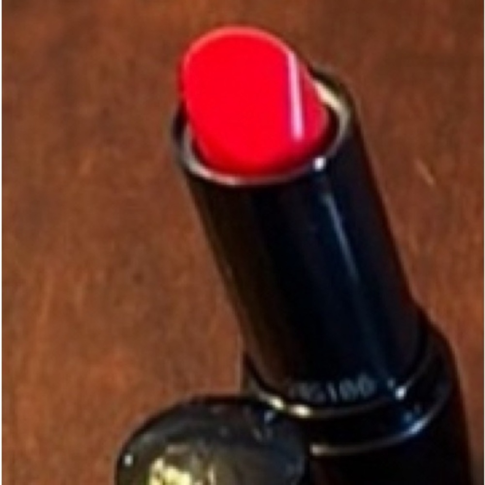 4 new designer lipsticks. Estée Lauder/Lancôme - Picture 2 of 2